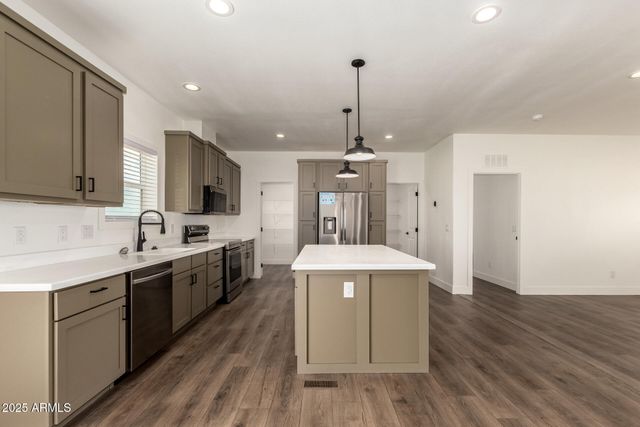 23069 W MILTON Drive, Wittmann, AZ 85361