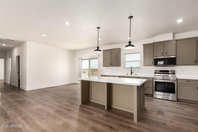 23069 W MILTON Drive, Wittmann, AZ 85361