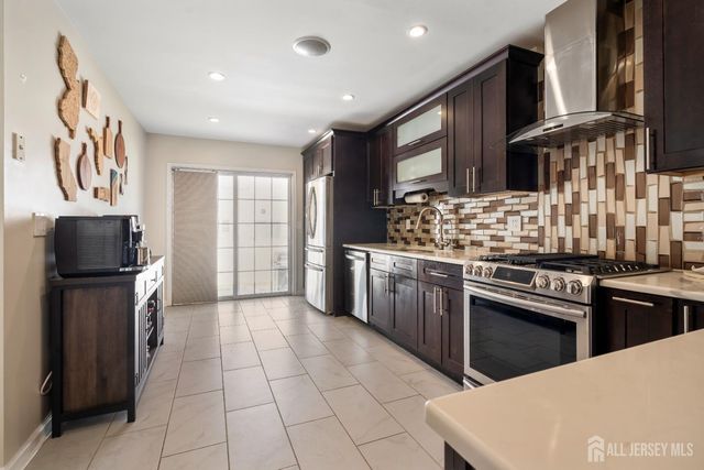 18 Bearsley Drive, East Brunswick, NJ 08816