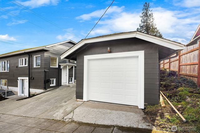 5019 5th Avenue NE, Seattle, WA 98105