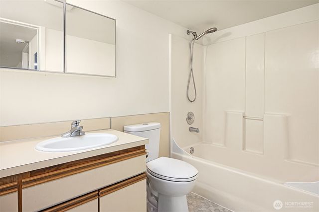 5019 5th Avenue NE, Seattle, WA 98105