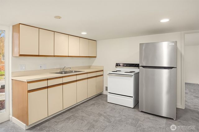 5019 5th Avenue NE, Seattle, WA 98105