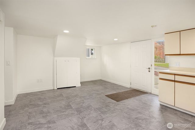 5019 5th Avenue NE, Seattle, WA 98105