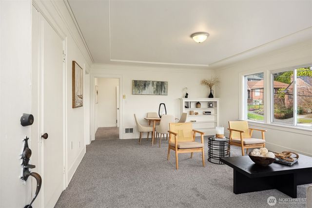 5019 5th Avenue NE, Seattle, WA 98105