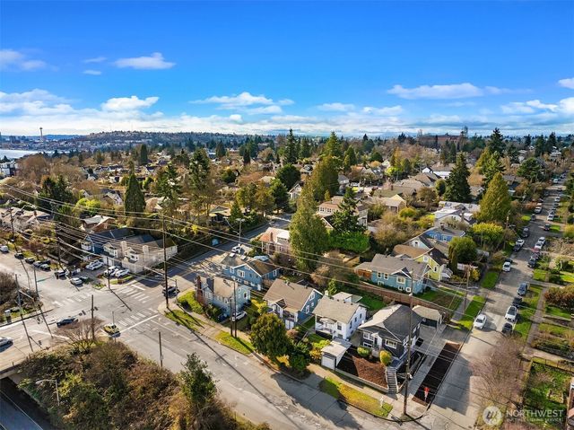 5019 5th Avenue NE, Seattle, WA 98105