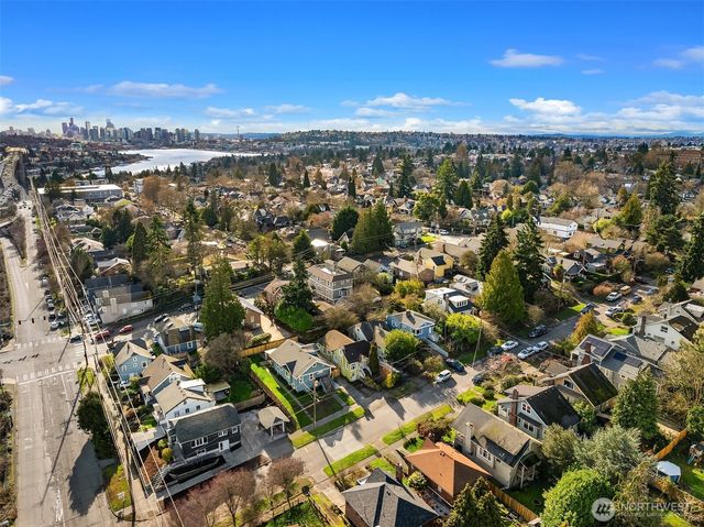 5019 5th Avenue NE, Seattle, WA 98105