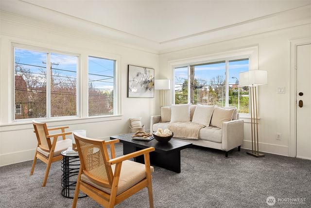 5019 5th Avenue NE, Seattle, WA 98105