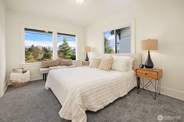 5019 5th Avenue NE, Seattle, WA 98105