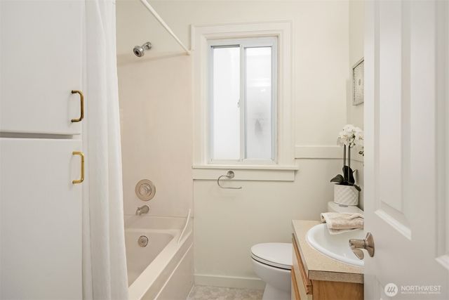 5019 5th Avenue NE, Seattle, WA 98105