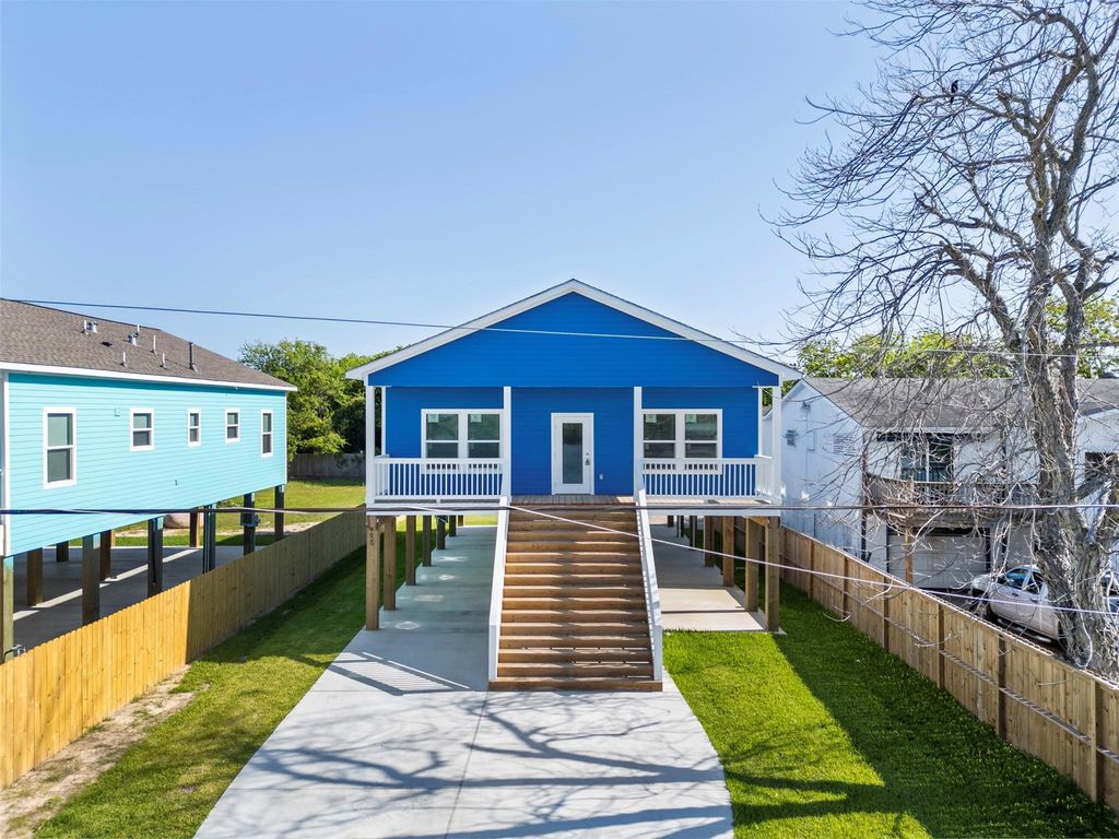 4620 North Railroad Avenue, Hitchcock, TX 77563