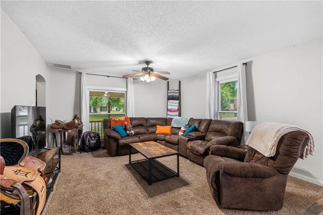 426 W Walnut Street, Nevada, MO 64772