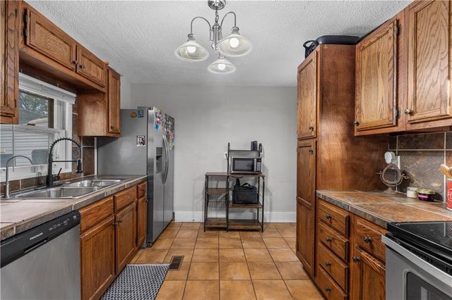 426 W Walnut Street, Nevada, MO 64772