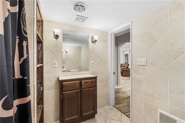 426 W Walnut Street, Nevada, MO 64772