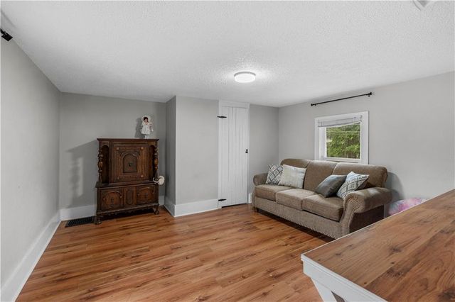 426 W Walnut Street, Nevada, MO 64772