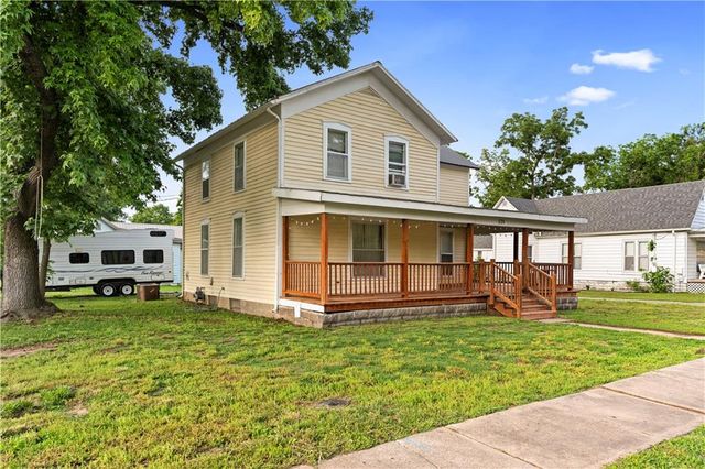 426 W Walnut Street, Nevada, MO 64772
