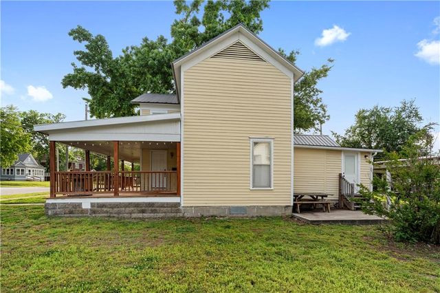 426 W Walnut Street, Nevada, MO 64772