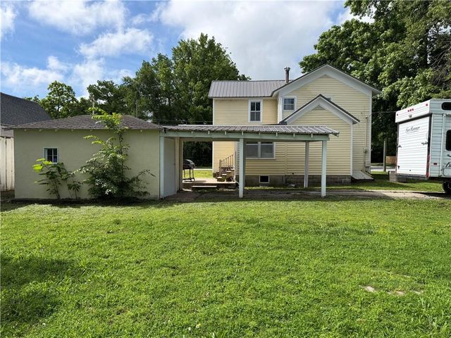 426 W Walnut Street, Nevada, MO 64772