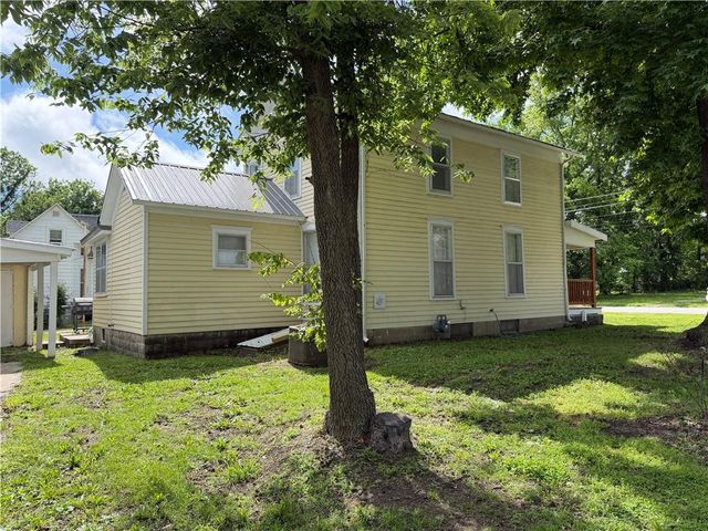 426 W Walnut Street, Nevada, MO 64772