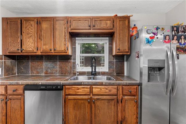 426 W Walnut Street, Nevada, MO 64772