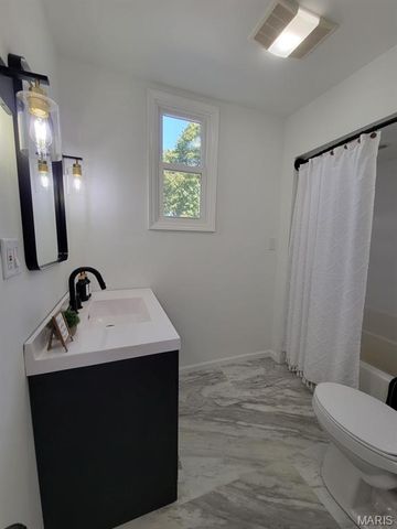 1021 E Main Street, Staunton, IL 62088