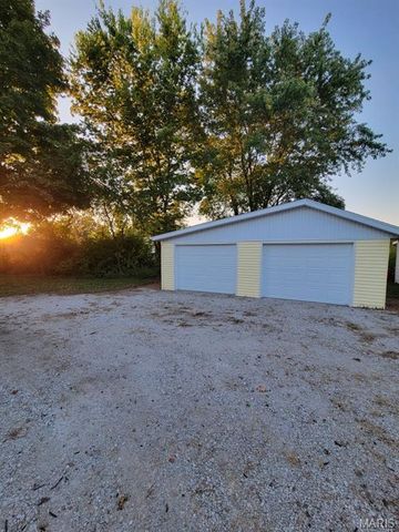 1021 E Main Street, Staunton, IL 62088