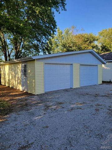 1021 E Main Street, Staunton, IL 62088