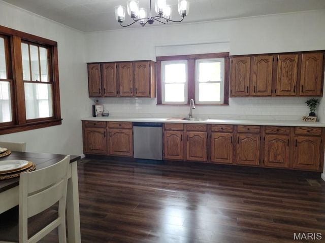 1021 E Main Street, Staunton, IL 62088