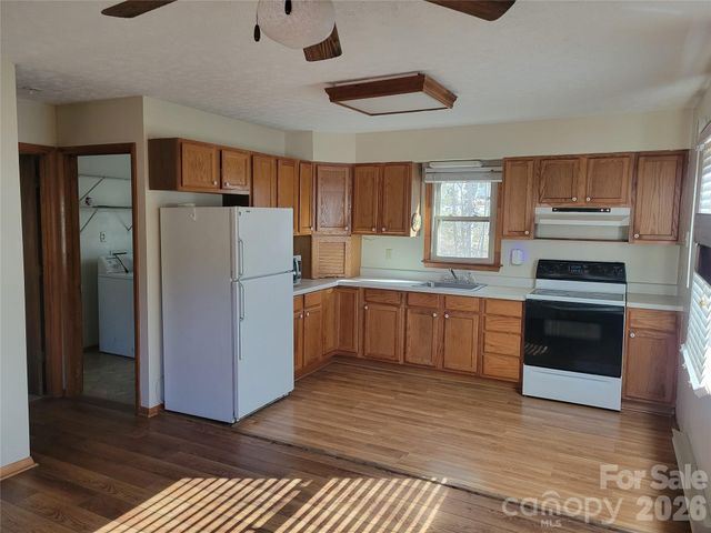 507 Utah Mountain Road, Waynesville, NC 28785