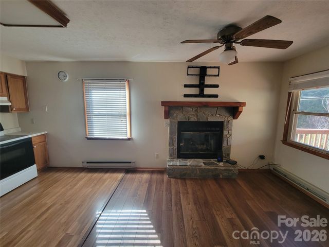 507 Utah Mountain Road, Waynesville, NC 28785