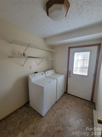 507 Utah Mountain Road, Waynesville, NC 28785
