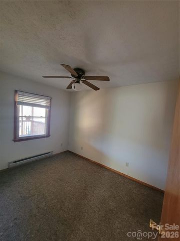 507 Utah Mountain Road, Waynesville, NC 28785