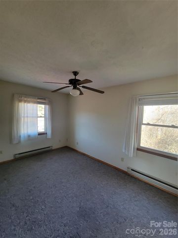 507 Utah Mountain Road, Waynesville, NC 28785