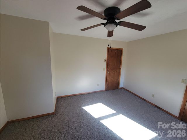 507 Utah Mountain Road, Waynesville, NC 28785