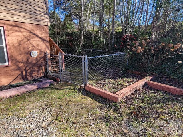 507 Utah Mountain Road, Waynesville, NC 28785