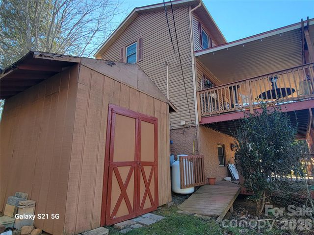 507 Utah Mountain Road, Waynesville, NC 28785