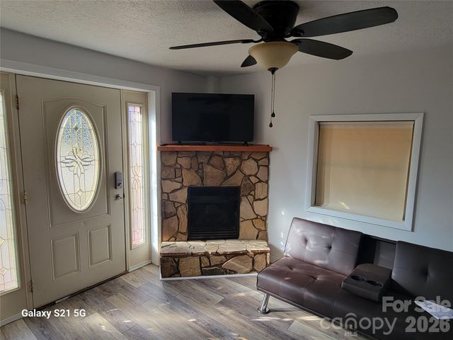 507 Utah Mountain Road, Waynesville, NC 28785