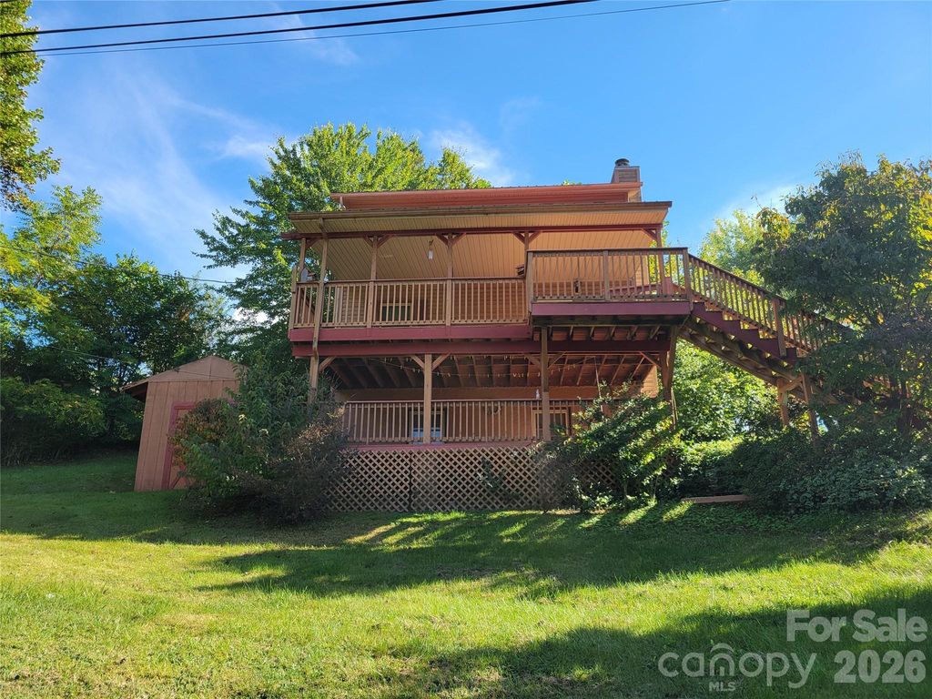 507 Utah Mountain Road, Waynesville, NC 28785