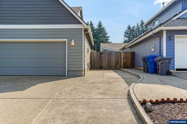 5874 Flairstone Ct SE, Salem, OR 97306