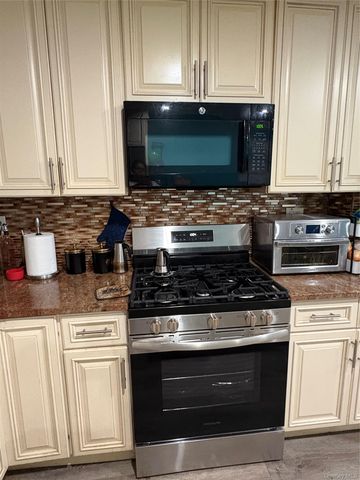 277 Graff Avenue, Bronx, NY 10465