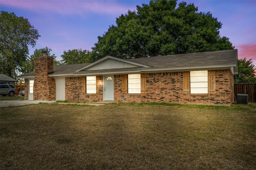 810 S Western Hills Drive, Howe, TX 75459