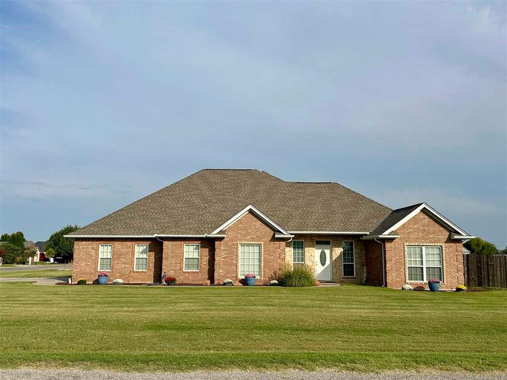 988 NE Brown Rd, Elgin, OK 73538