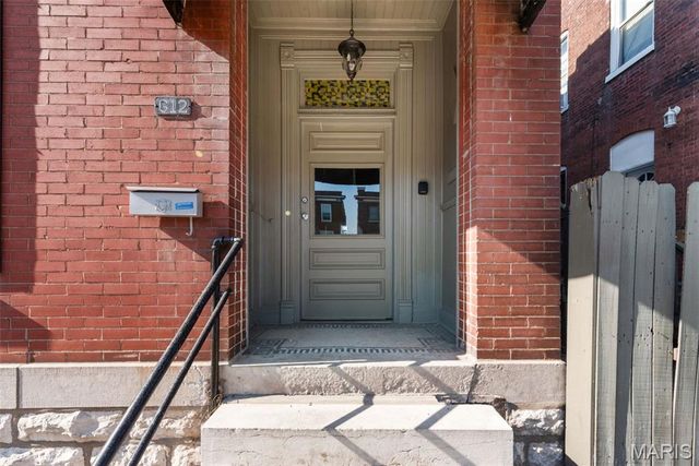 612 Holly Hills Avenue, St Louis, MO 63111