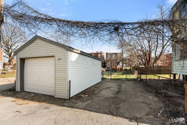 612 Holly Hills Avenue, St Louis, MO 63111