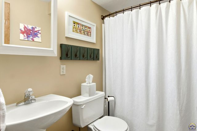 3108 SW Staffordshire RD, Topeka, KS 66614