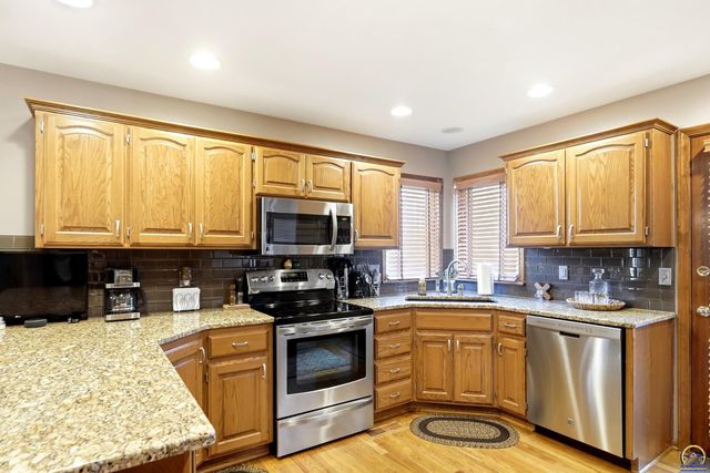3108 SW Staffordshire RD, Topeka, KS 66614