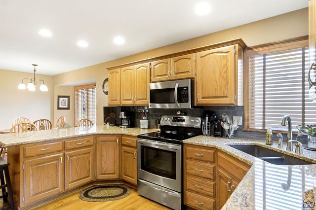 3108 SW Staffordshire RD, Topeka, KS 66614