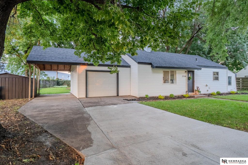 2154 Hickory Lane, Fremont, NE 68025