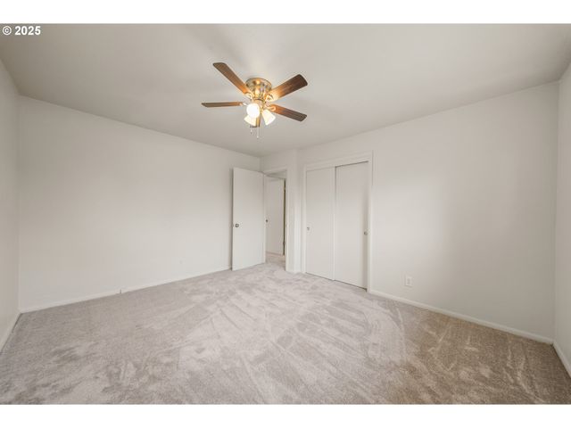 3018 W FILBERT Ave, Roseburg, OR 97471