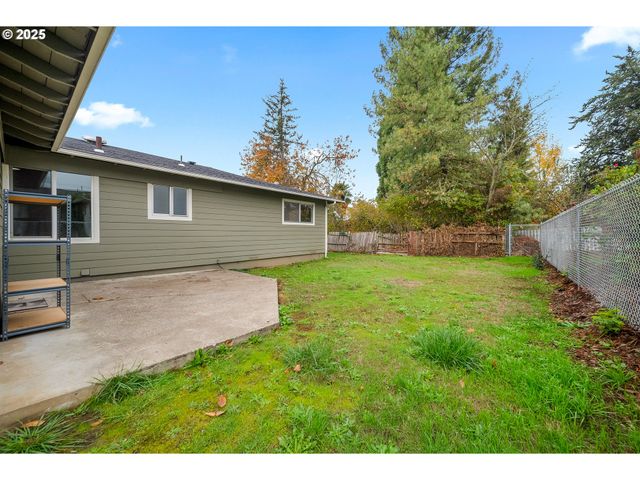 3018 W FILBERT Ave, Roseburg, OR 97471