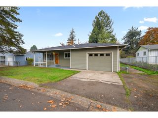 3018 W FILBERT Ave, Roseburg, OR 97471